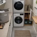 Aménagement cellier buanderie organisé : linge, lessive et provisions