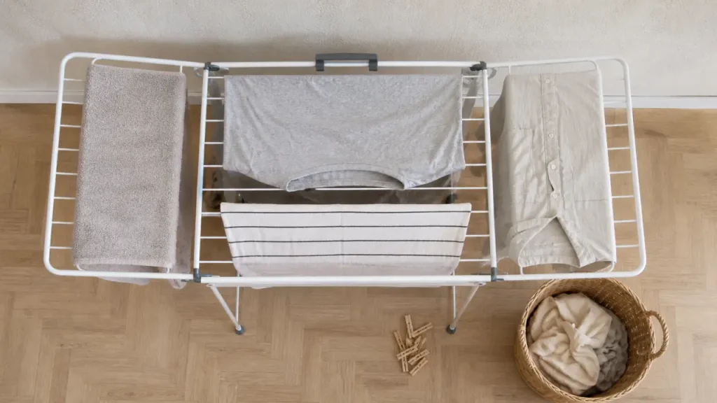 Pliable, tour ou parapluie : quel étendoir à linge Gifi choisir selon votre espace ?
