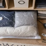 Housse de rangement sous vide avec couette et oreillers, placards organisés