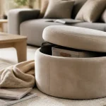 Pouf à rangement en velours beige, couvercle relevable