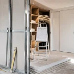 Dressing placo sous pente, panneau de placo et ossature métallique
